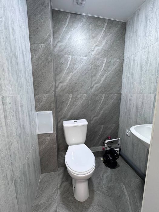 3 xonali kvartira sotiladi