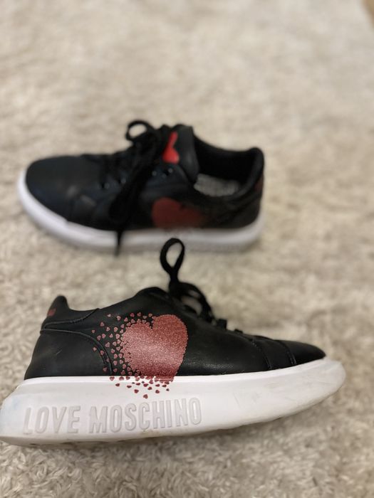 Adidasi Love Modchino