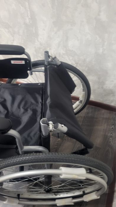 Продам инвалидную коляску