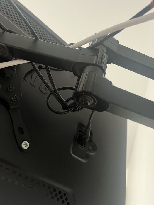 Televizor samsung led 32 d 550 cu suport mobil pe colt ptr p de perete