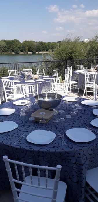 Corturi , Scaune chiavari ,mese rotunde de inchiriat  pt evenimente