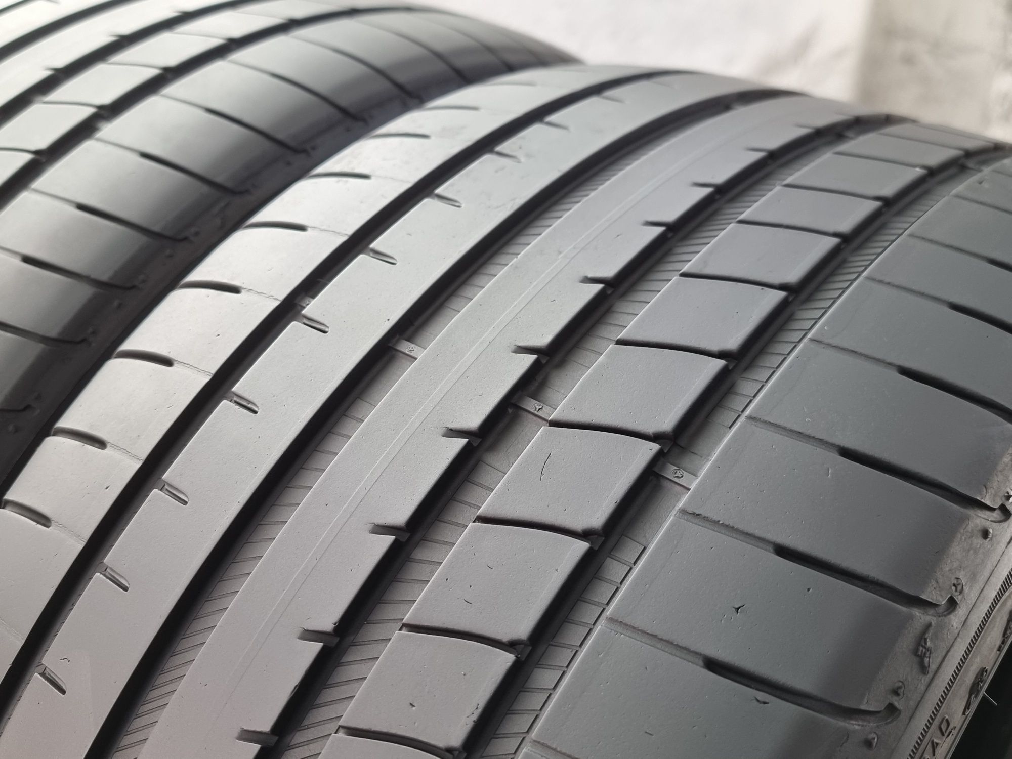 255/35/19 Goodyear 2Броя: 250лв 6мм