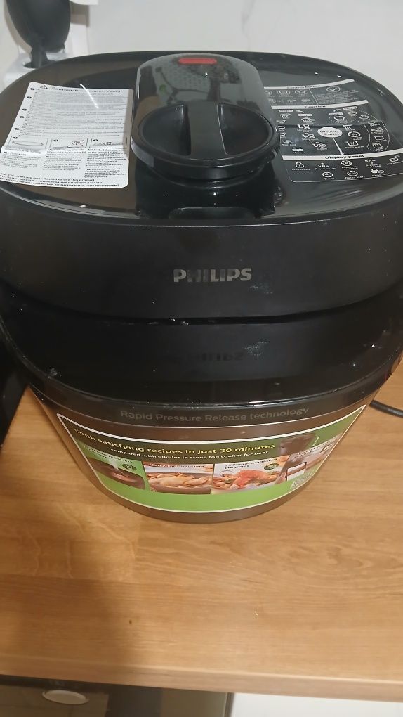 Мултикукър PHILIPS за 220лв