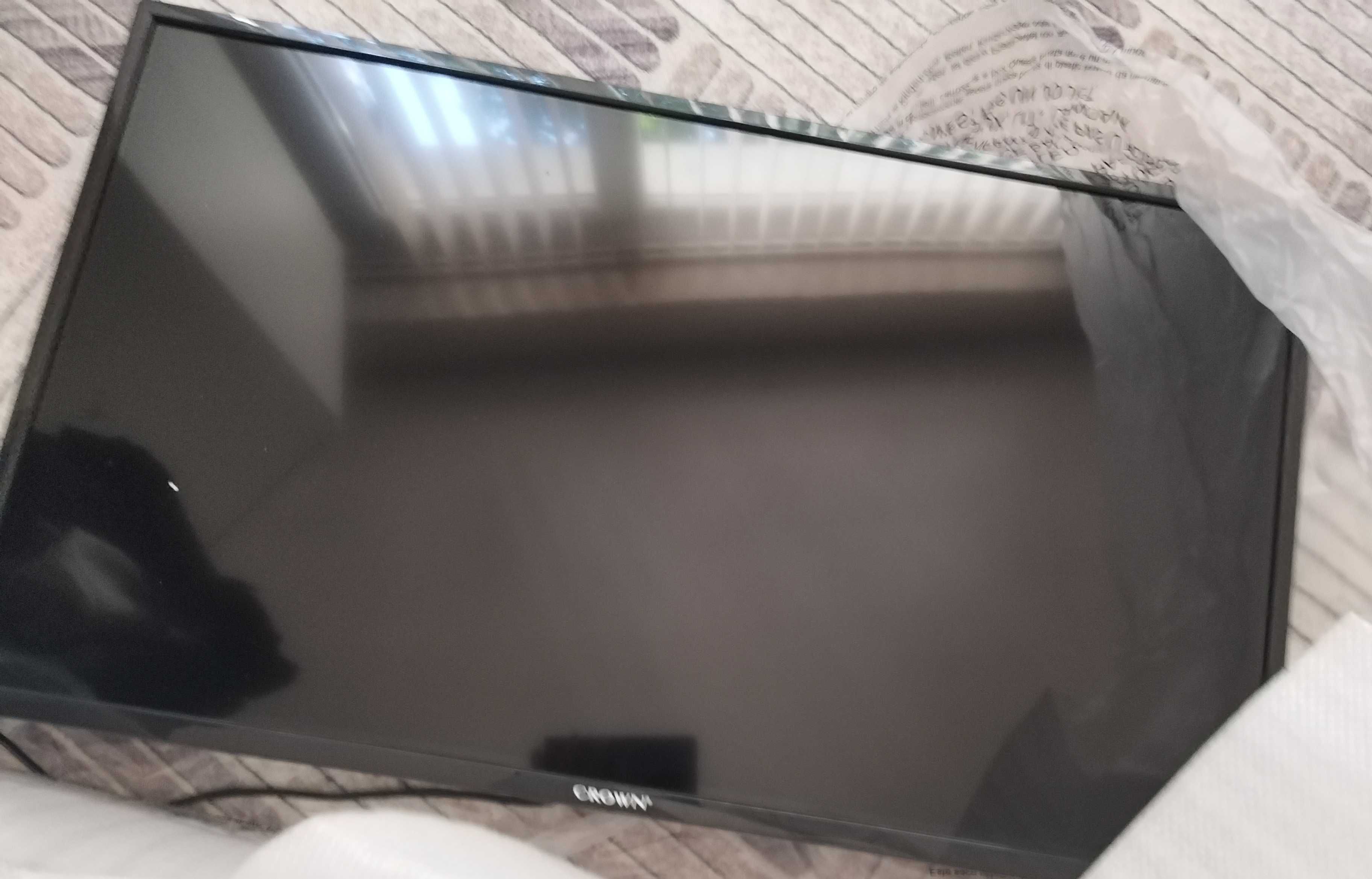 Смарт тв crown 32 чист нов
