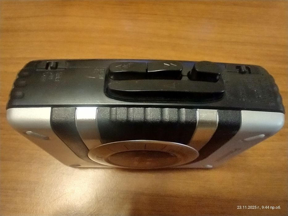 Музикален касетен плеър (уокмен) с вградено AM/FM радио