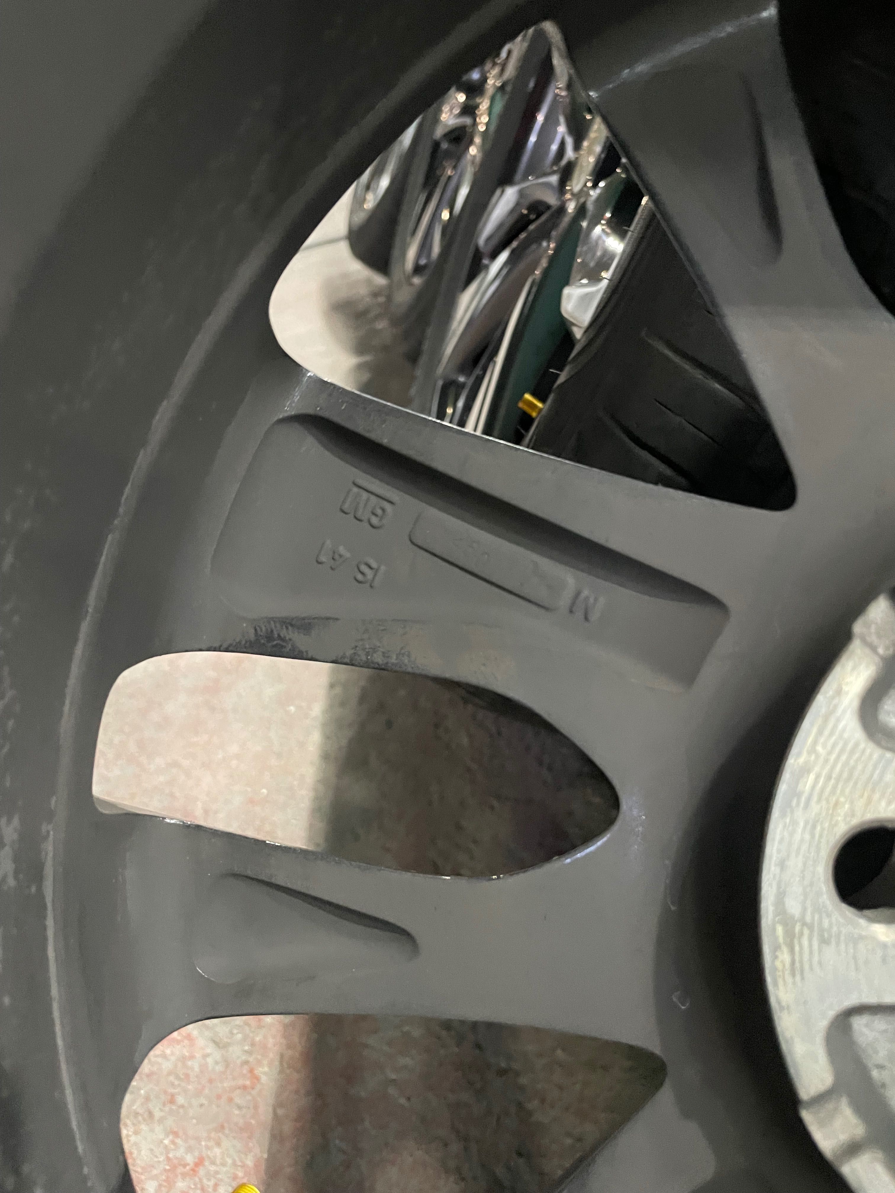 BU/U Tracker Premier diska 17R 5/105 Goodyear 215/55R17