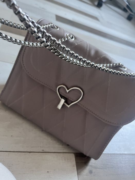 Дамскя чанта, светлосива, почти неизползвана