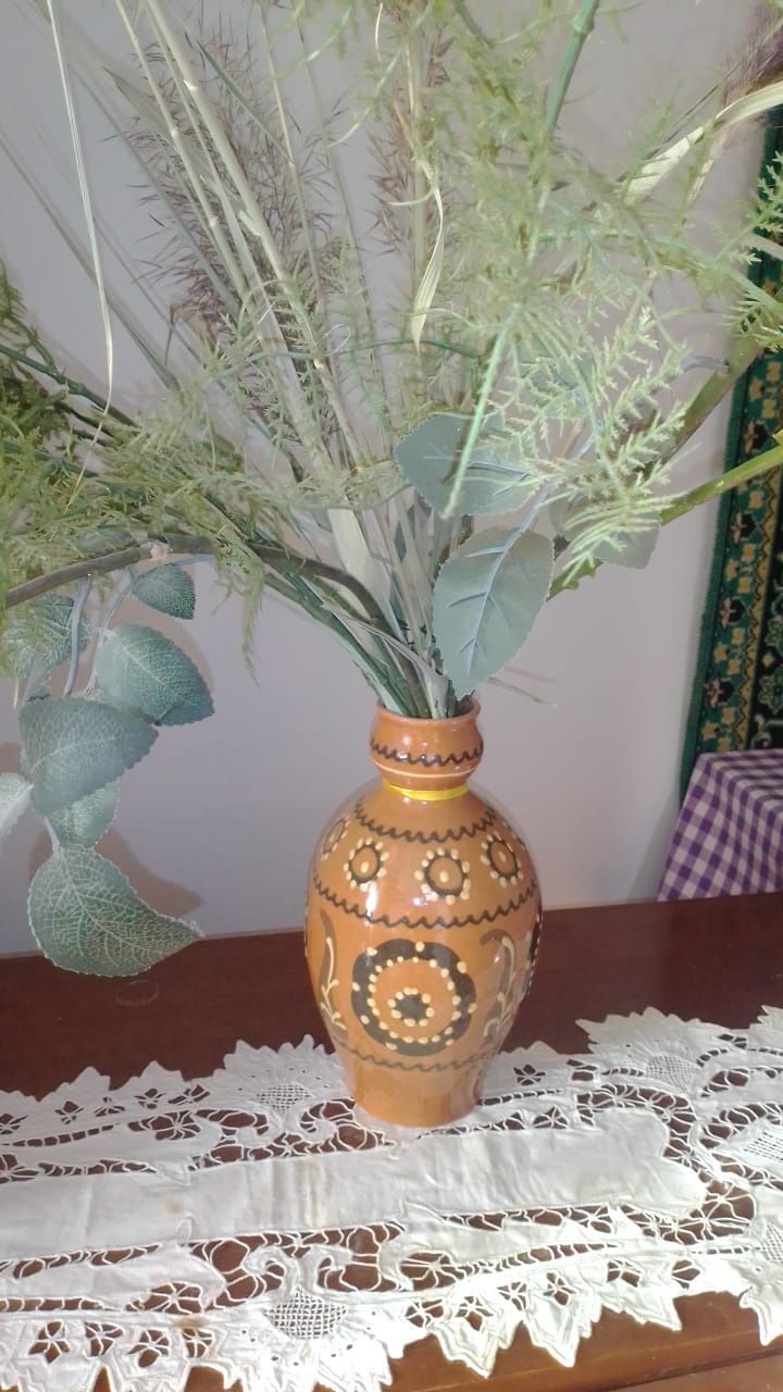 Продам декор Чеканки вазы с цветами Каразина с фруктами