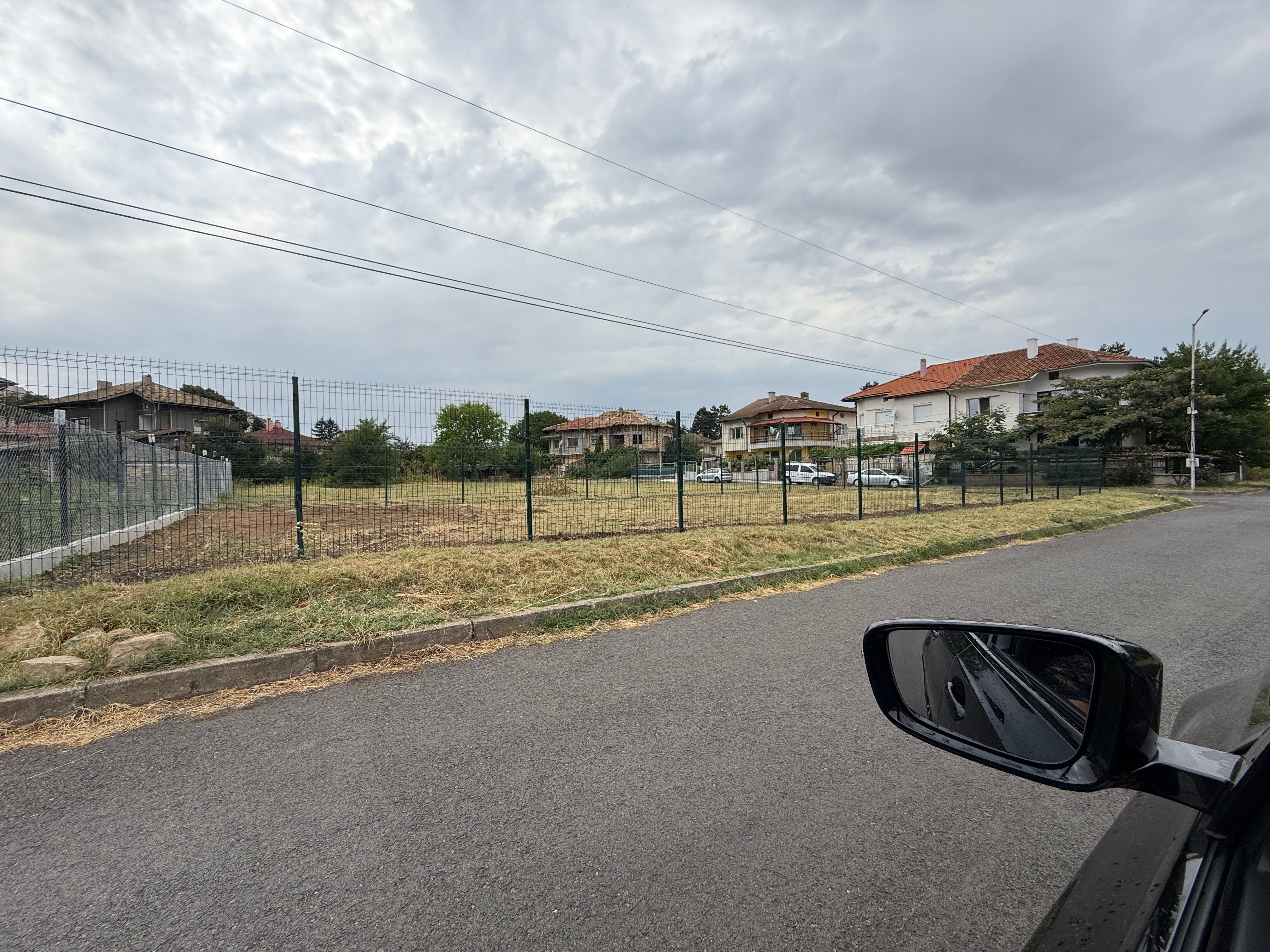 Празен парцел за строителство 355кв,м