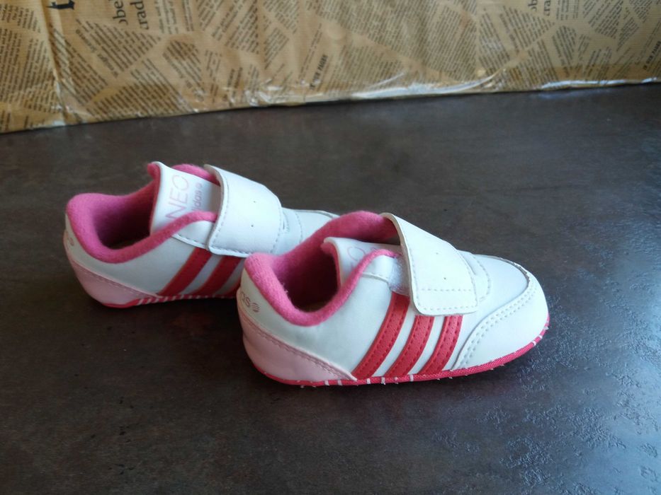 буйки,пантофки,бебешки обувки Adidas,Converse,Clarks,ном.18/21 НОВИ!