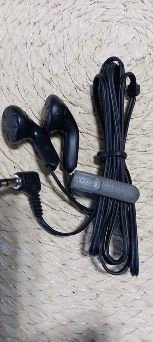 Слушалки за телефон 3 вида Самсунг и 2 конектора нови