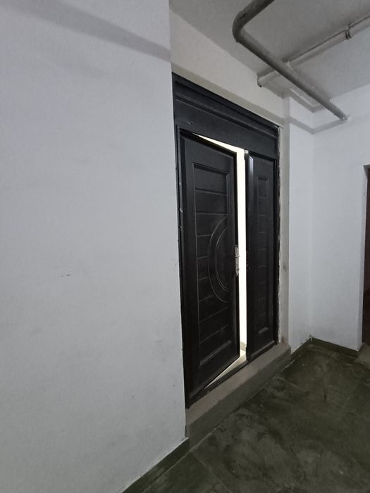 Тадбиркорлик ва ишлаб чикариш учун йул буйидан уй, полуподвал сотилади