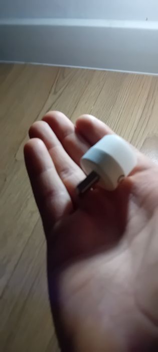 Lampa de veghe - se conectează la încărcător