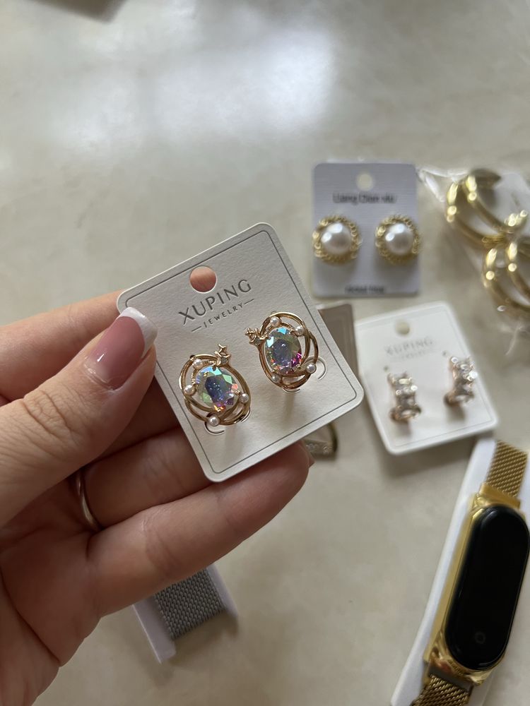 Серьги бижутерия часы по 25 тыс НОВЫЕ