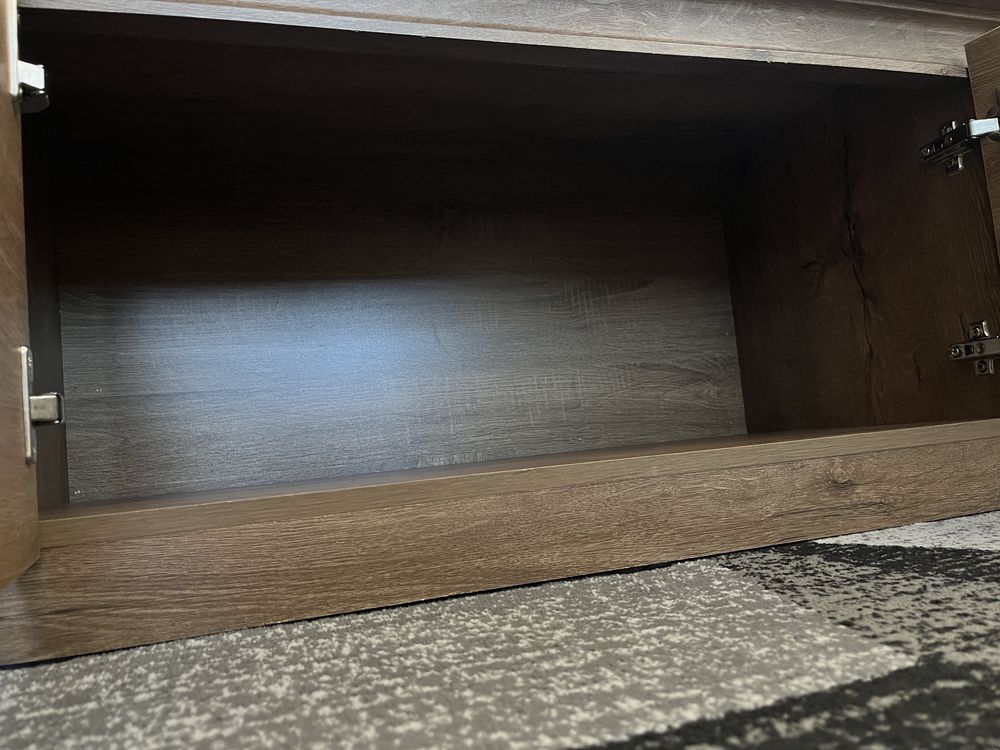 Comoda din Stejar cu 3 usi. 130 x 43 x 48