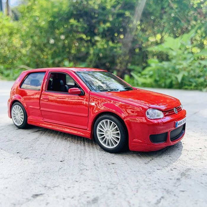 Maisto sp edition кола vw volkswagen golf r32 два цвята