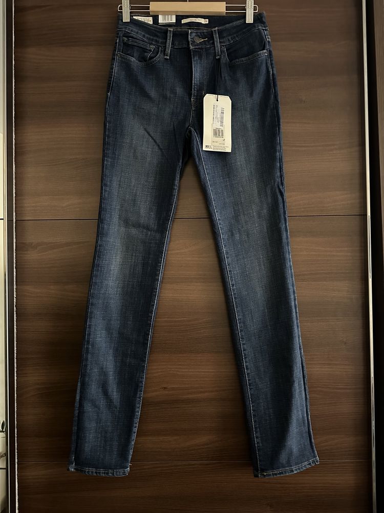 Blugi Levi’s, cu eticheta, diferite modele