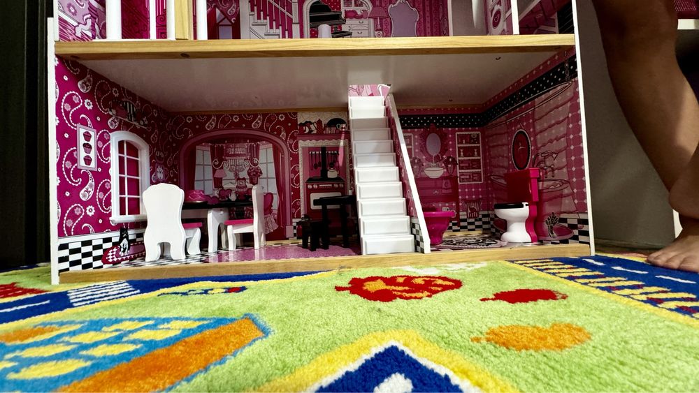 Casuta papusi inaltime 125 cm, lungime 94 cm, latime 32 cm, 16,8 kg