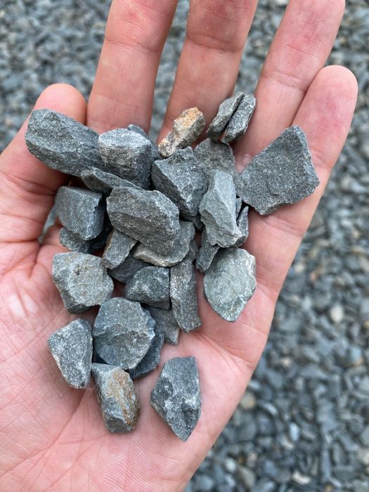 Piatră decorativa concasata granit calcar bej alb găbui