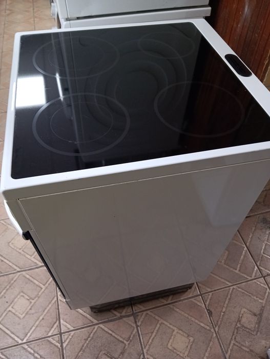 Като нова свободно стояща печка с керамичен плот Voss Electrolux