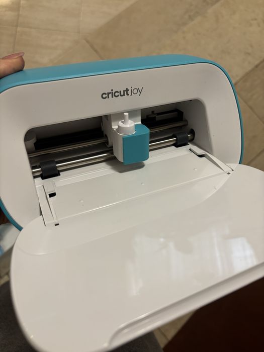 Cricut принтер (машина за изрязване ) за стикери и картички
