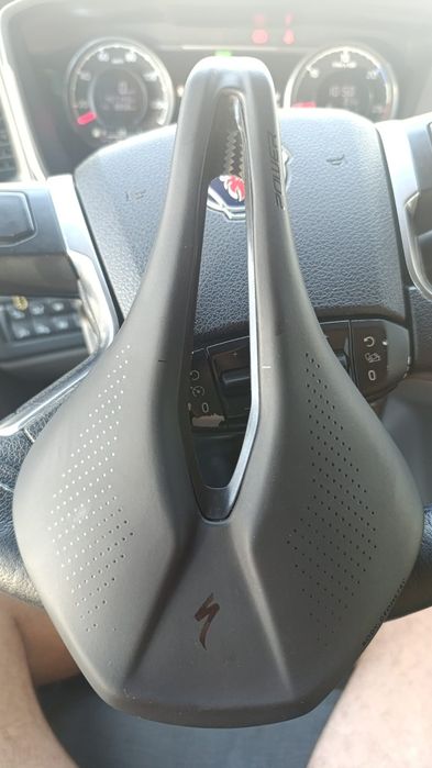 Vând șa carbon specialized pentru cursieră  power  carbon