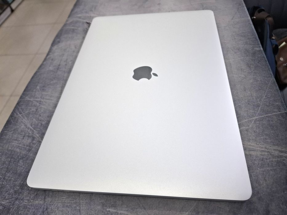 Macbook pro i9 16/2 tb ideal