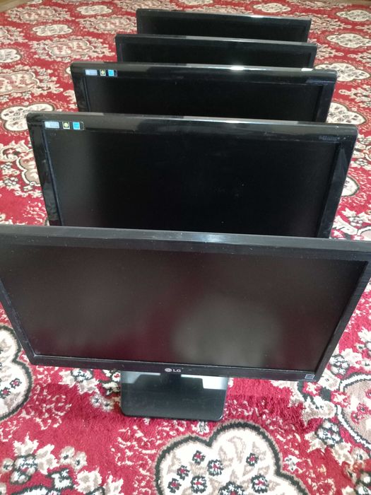 Monitorlar sotiladi 4ta 20"lik 1ta 19''lik.