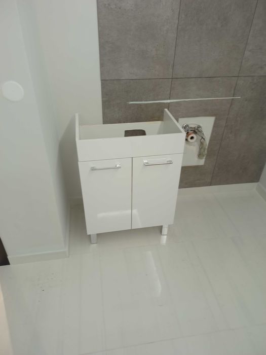 Шкаф за баня + мивка + смесител