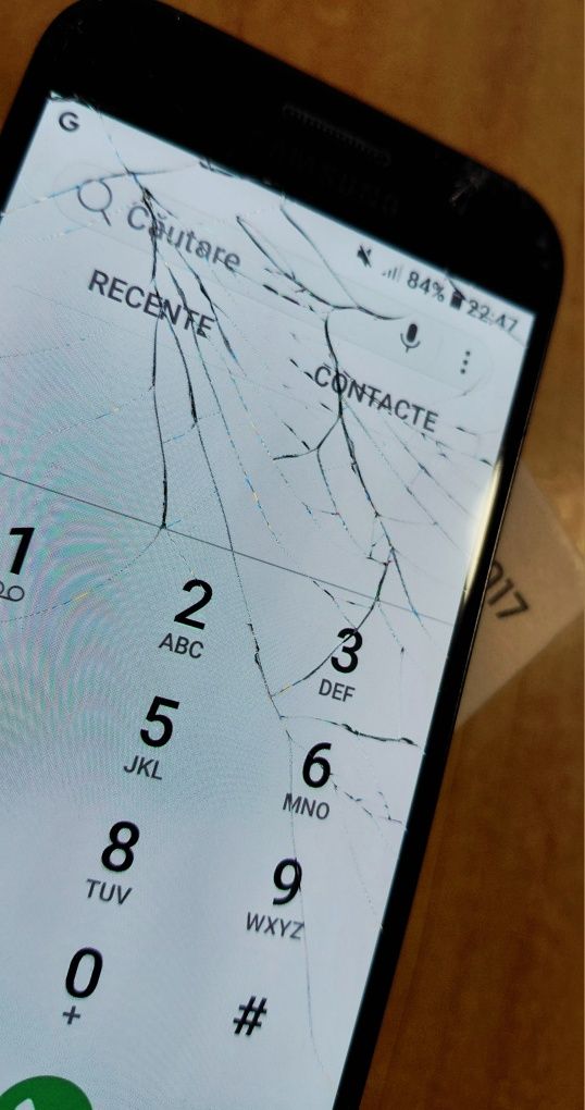 Vand cu husa si cutie, Samsung A3-2017. Sticla fisurata.