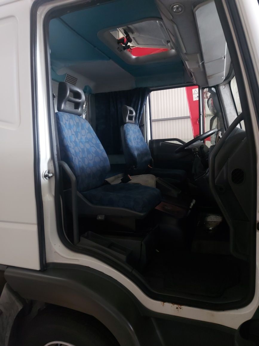 Camion frigorific Iveco Eurocargo /cabina cu pat