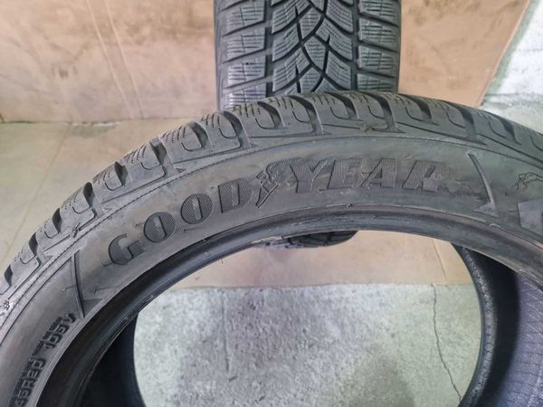 2 Goodyear R20 255/45
зимни гуми 
DOT3418