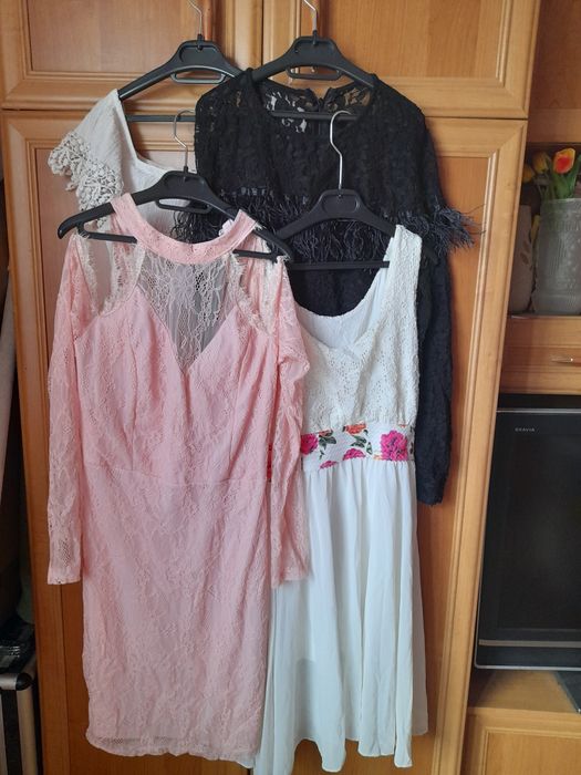 Vând Rochi de seara ,botez etc,