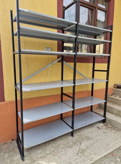 Vând rafturi pentru arhiva