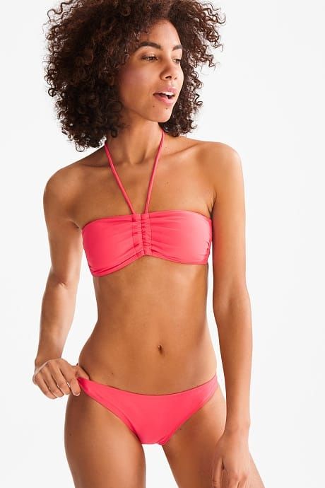 Vand aproximativ 2000 de costume de baie C&A