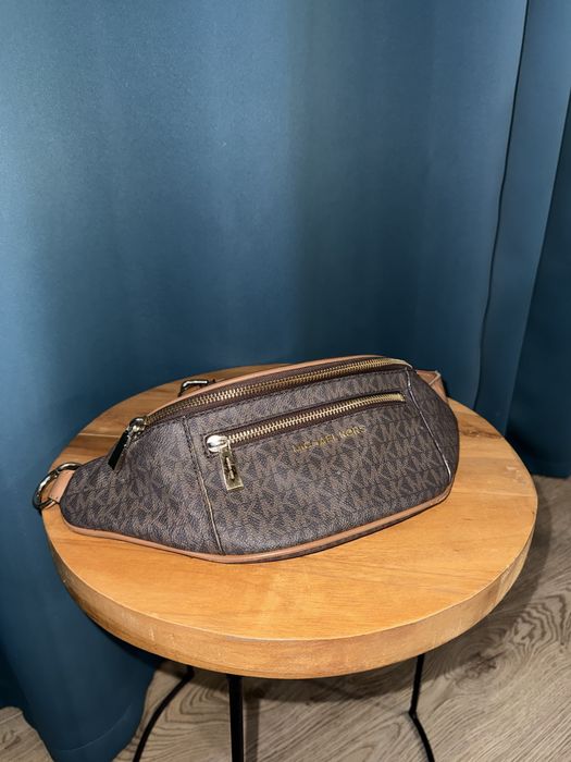 Чанта тип банан Michael Kors