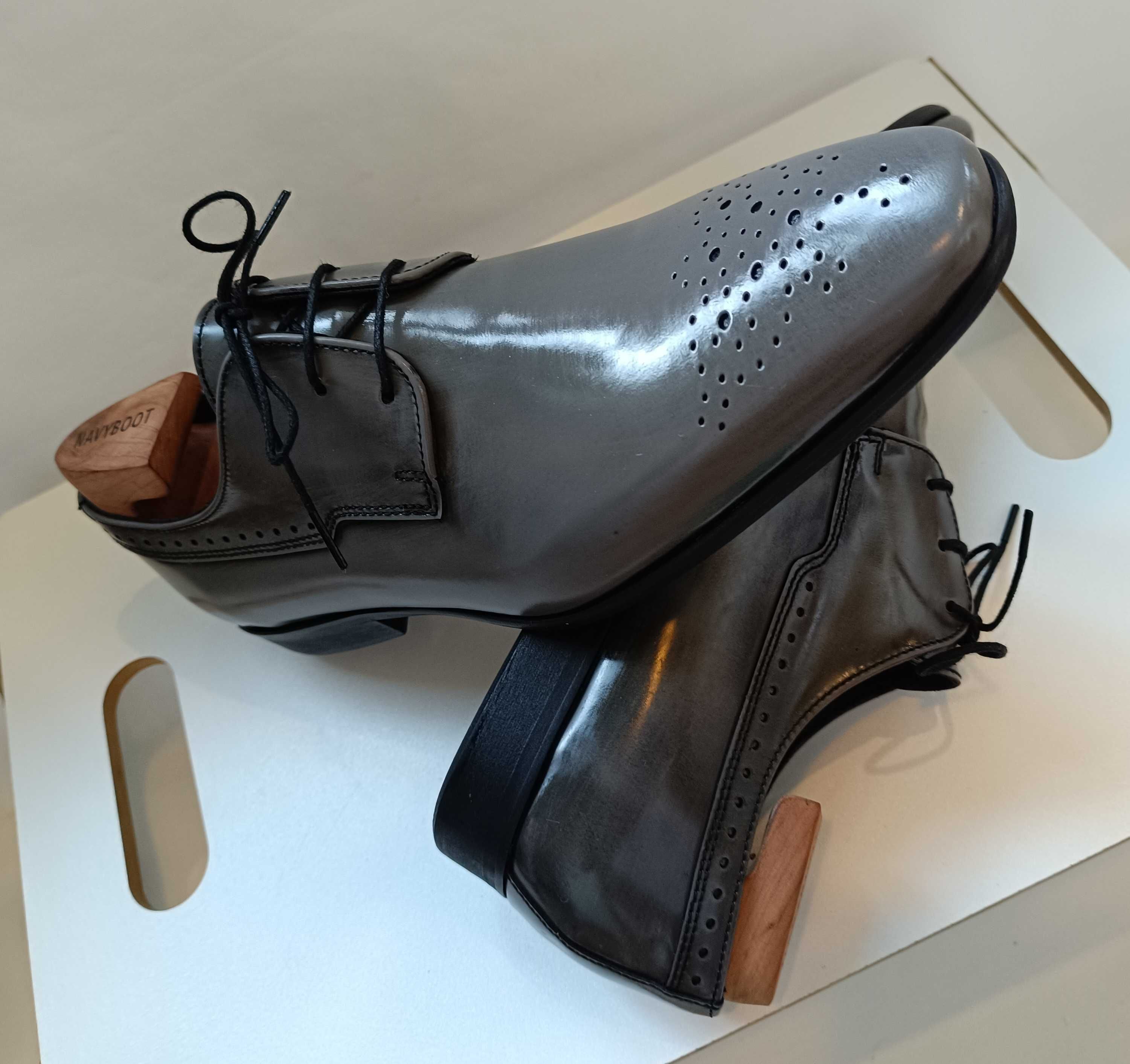 Pantofi derby 40 cap toe brogue lucrati manual Minelli Paris NOI