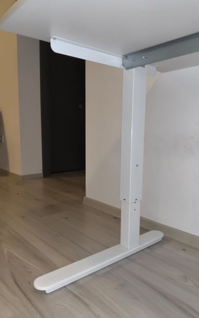 Vând Birou Reglabil. Negociabil