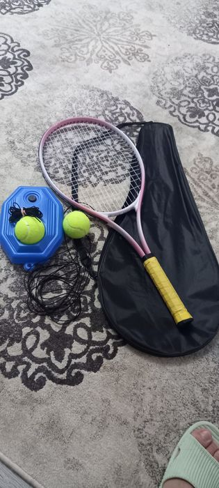 Теннисный ракетка