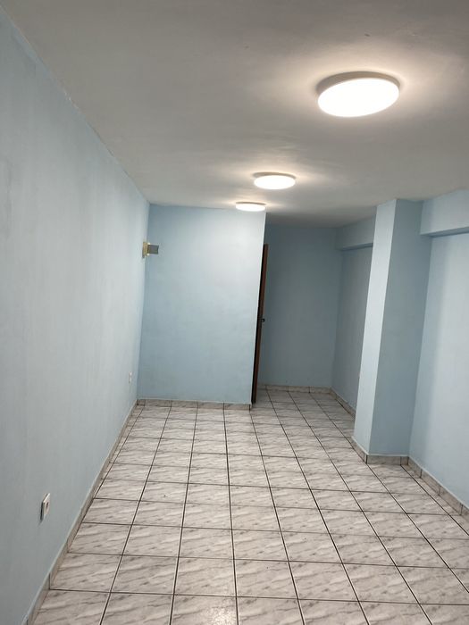 Дава се под наем Магазин в Варна, Колхозен пазар - 20 кв.м за 204 € - Снимка #3