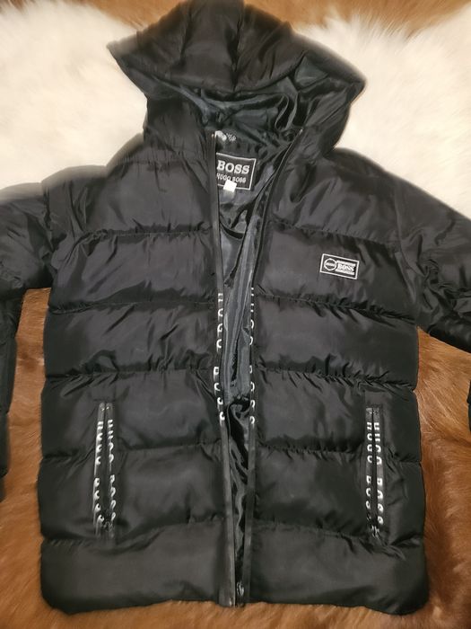 Vand geaca Boss de iarnă