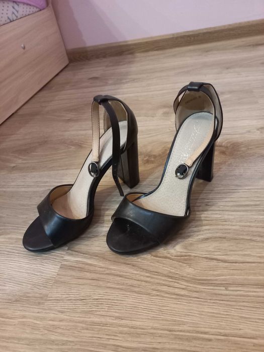 Високи обувки сандали