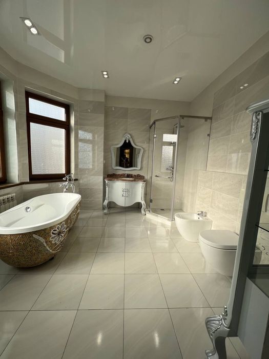 Срочно сдается 15 соток роскошный особняк Посольство США