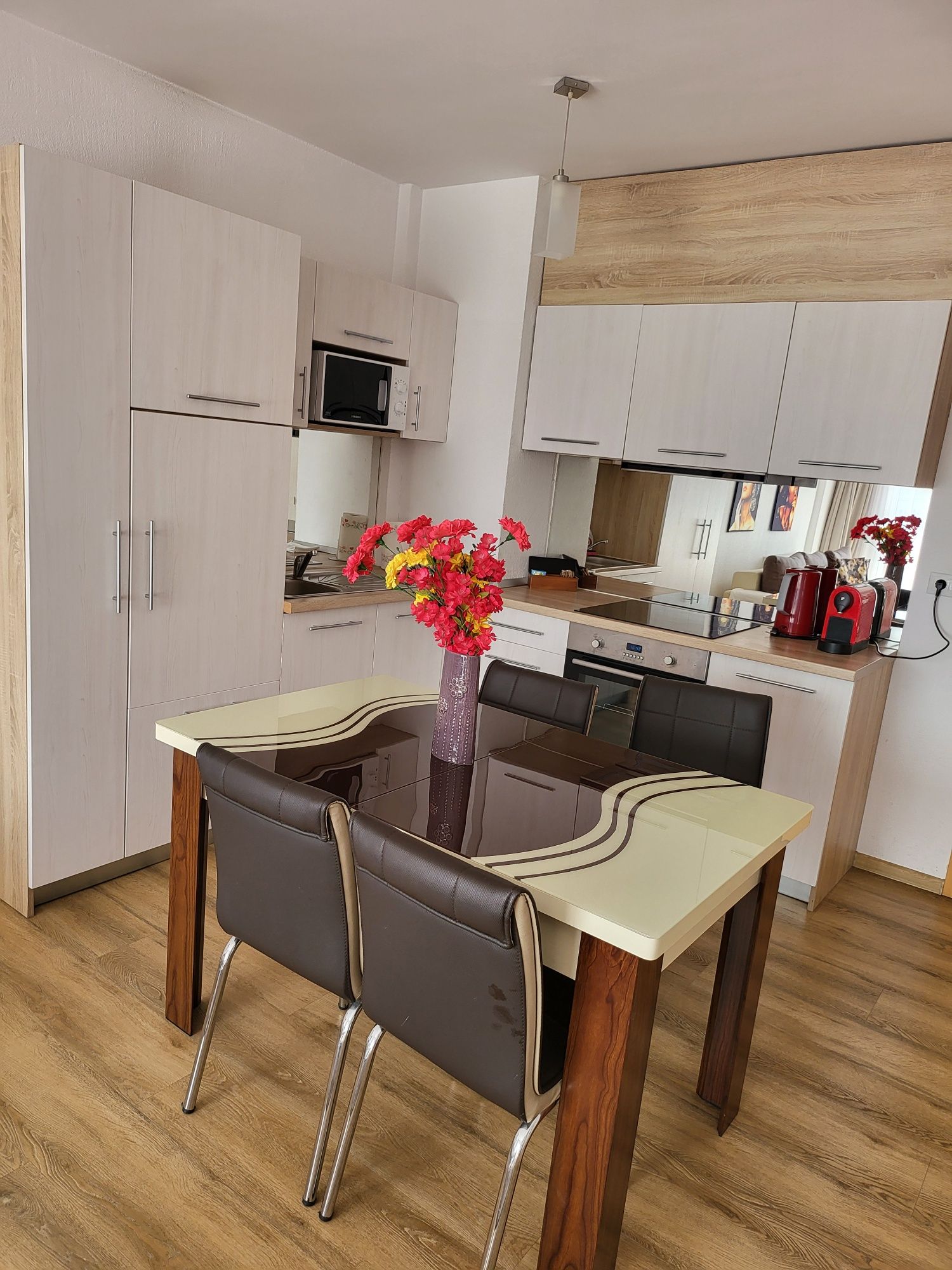 Vând apartament 2 camere,  complex Viva City