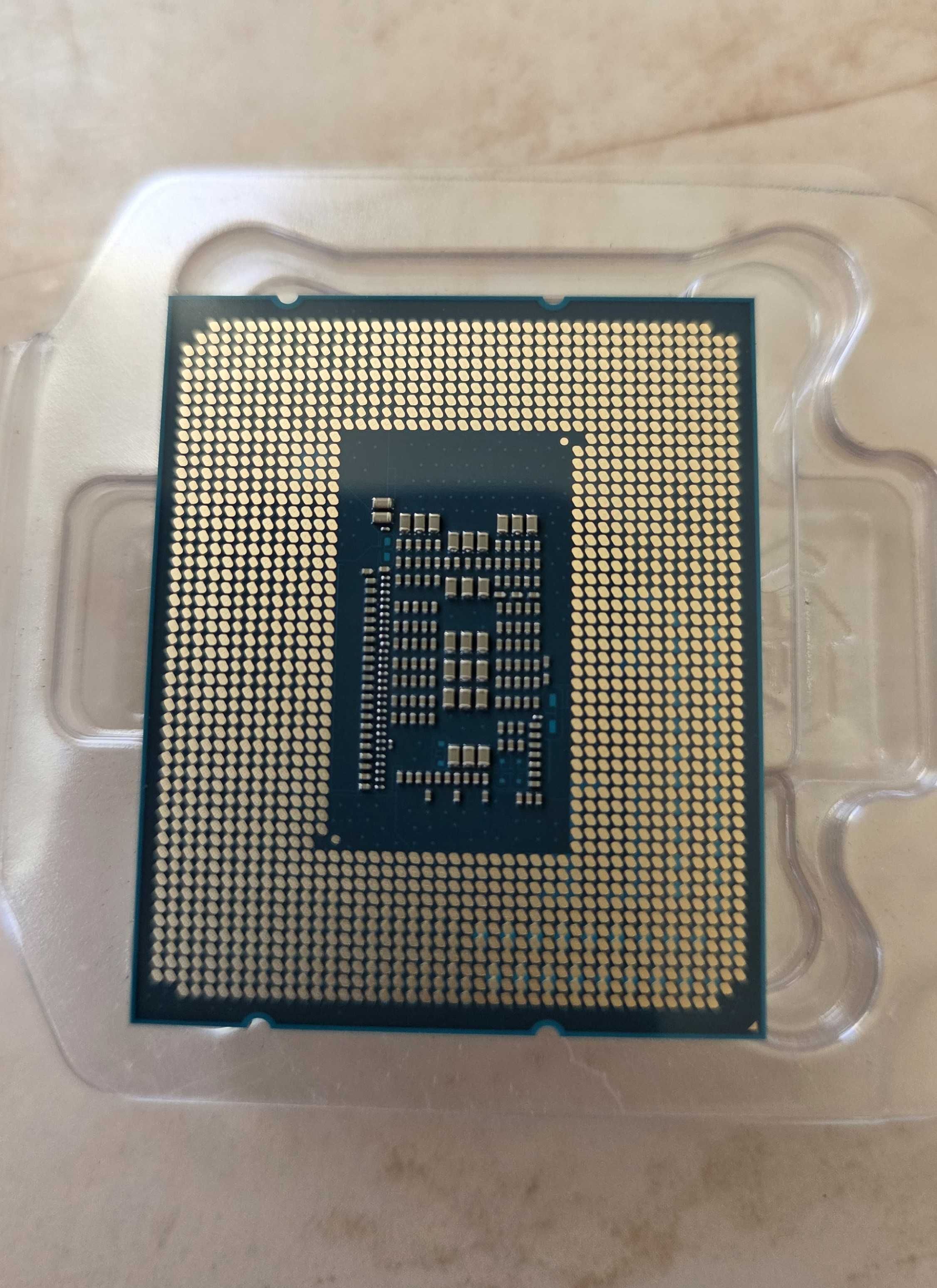 Процесор: Intel® Core™ i3 12100T