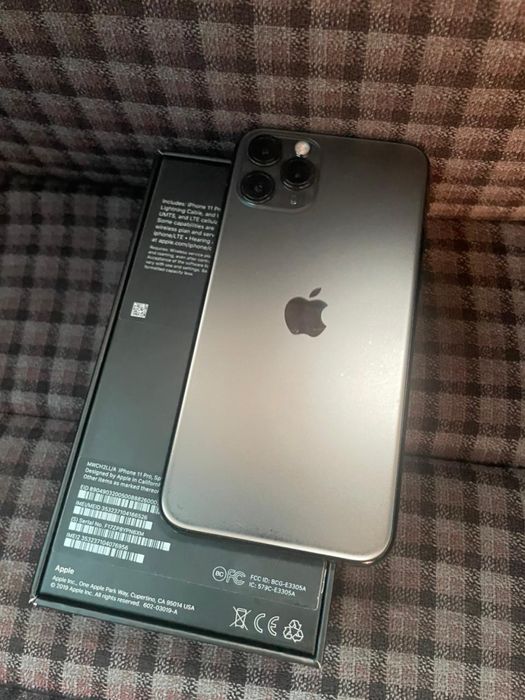 Продам Айфон 11 про 64 г