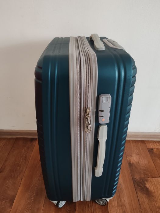 Чемодан в отличном состоянии