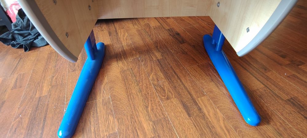 Парта, стол для школьников