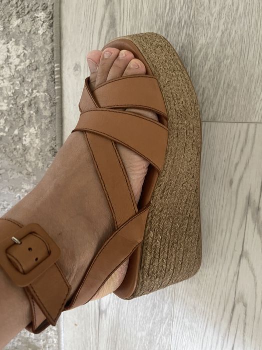 Кожаные летние босоножки 39 размера