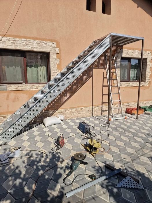 Confectionam scarii metalice zincate exterioare și pentru incendii , p